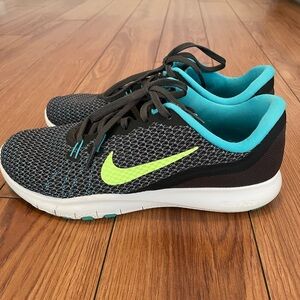 Nike Flex TR 7 Sneakers